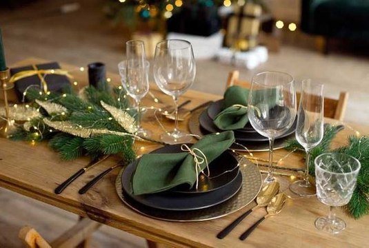 Tables de fêtes : voici trois jolies façons de plier les serviettes de vos invités