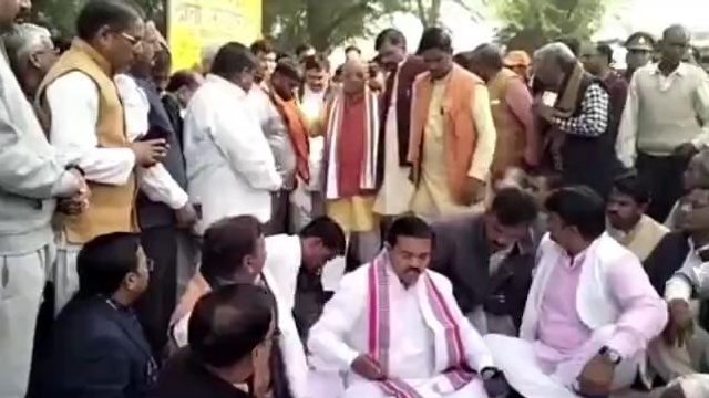 फिरोजाबाद: केंद्रीय राज्य मंत्री ने परिवार के लिए किया ये एलान, अग्निकांड में हुई थी छह की मौत