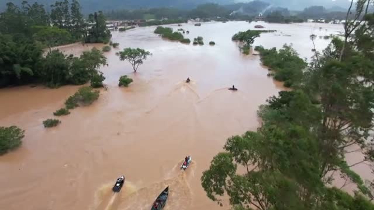Al menos tres fallecidos por las inundaciones al sur Brasil