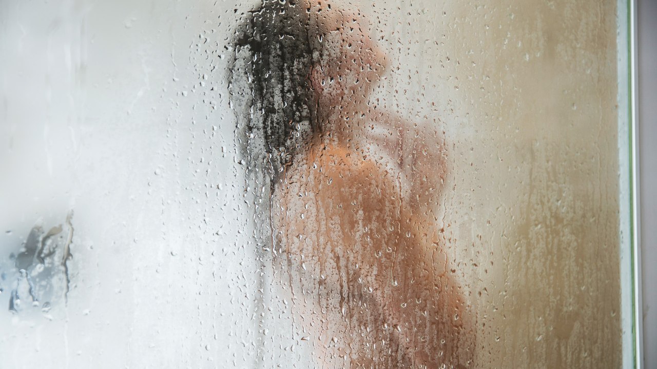 Achtung Schimmelgefahr: So lüftest du Räume ohne Fenster