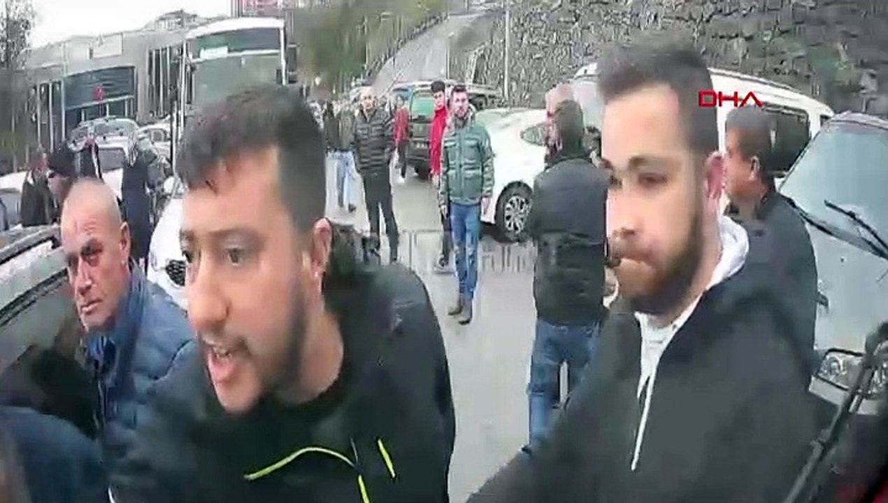 Yanlış park tartışmasında yumruk yumruğa dövüştüler