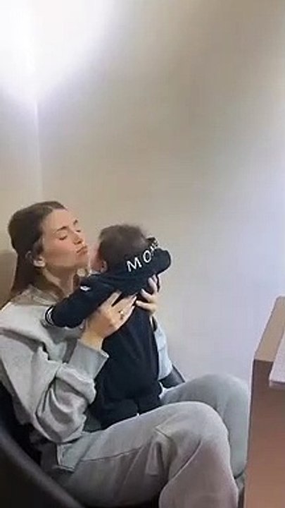 Ιωάννα Σιαμπάνη: Παίρνει τον νεογέννητο γιο της στη δουλειά - Το τρυφερό βίντεο και οι βόλτες τους