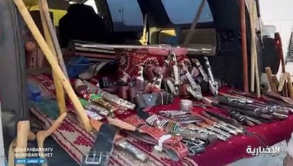 يصل سعر بعضها لمليون ريال.. عائلة آل شويل بعسير تتخصص في صنع الجنبية منذ 150 عامًا