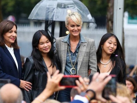 Laeticia Hallyday : ses filles Jade et Joy refusent de se rendre à l'hommage de leur père Johnny…