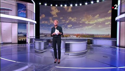 Anne-Sophie Lapix esquisse des pas de danse à la fin de son JT sur France 2