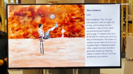 فيديو: على هامش مونديال قطر.. رسام يدمج بين الحياة اليومية وكرة القدم