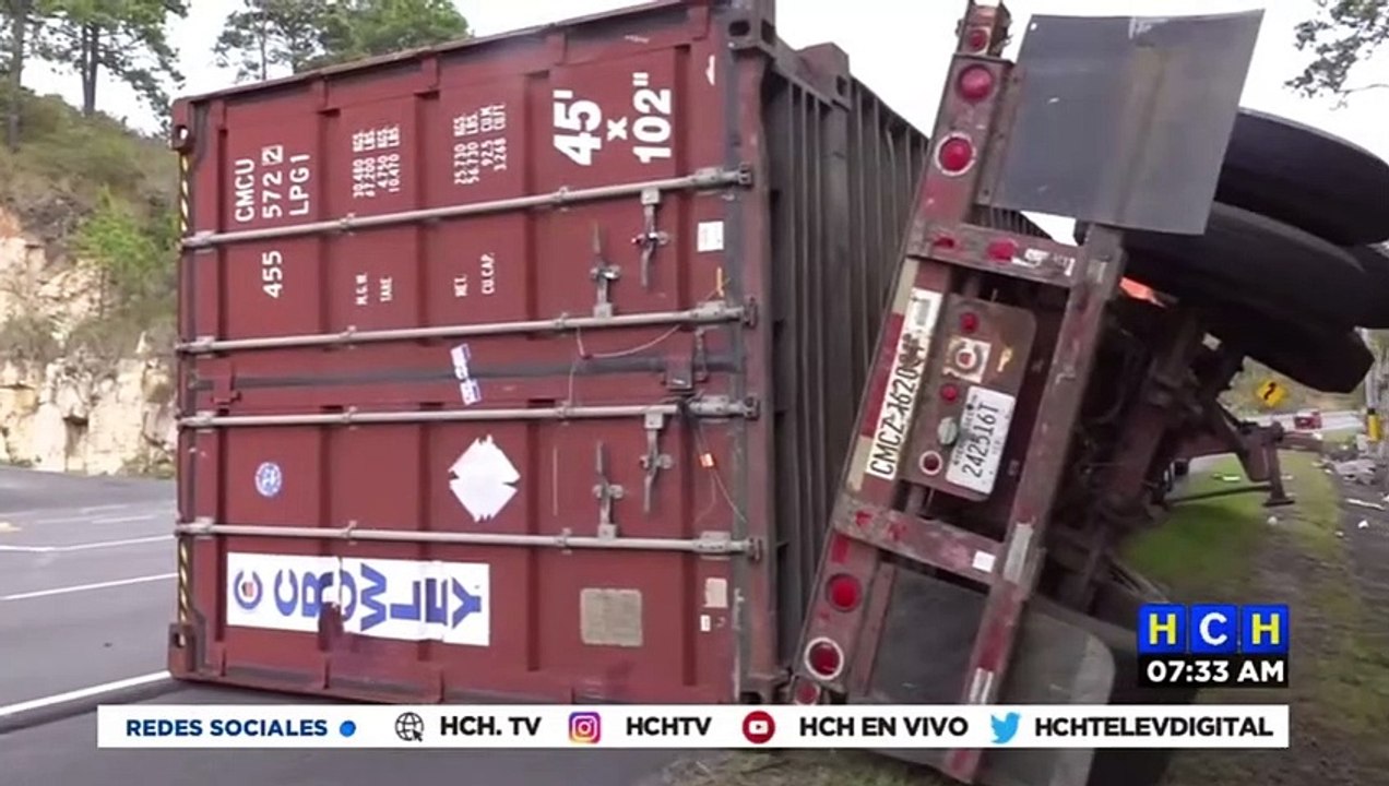 ¡Contenedor desacopla de cabezal y por poco ocasiona tragedia en carretera al norte de TGU!