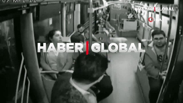 Orta kapıdan binen köpek, yağmur dinince ön kapıdan indi