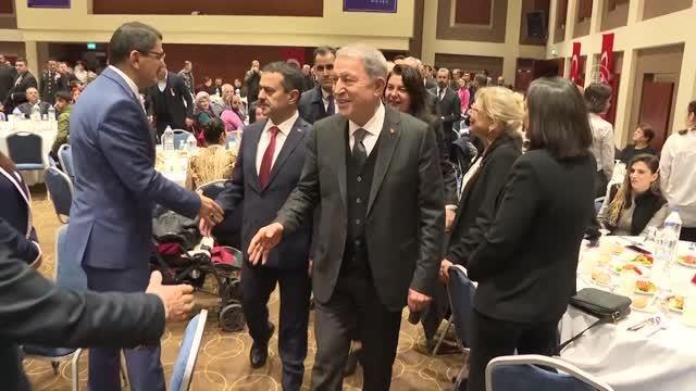 ÇANAKKALE - Milli Savunma Bakanı Akar, şehit aileleri ve gazilerle bir araya geldi