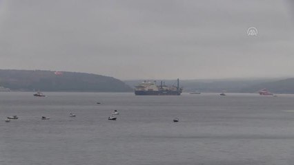 ÇANAKKALE - Derin denizde boru indirme gemisi "Castorone" Çanakkale Boğazı'ndan geçti