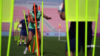 Seleção Brasileira: Danilo e Alex Sandro treinam no campo; Neymar segue no hotel