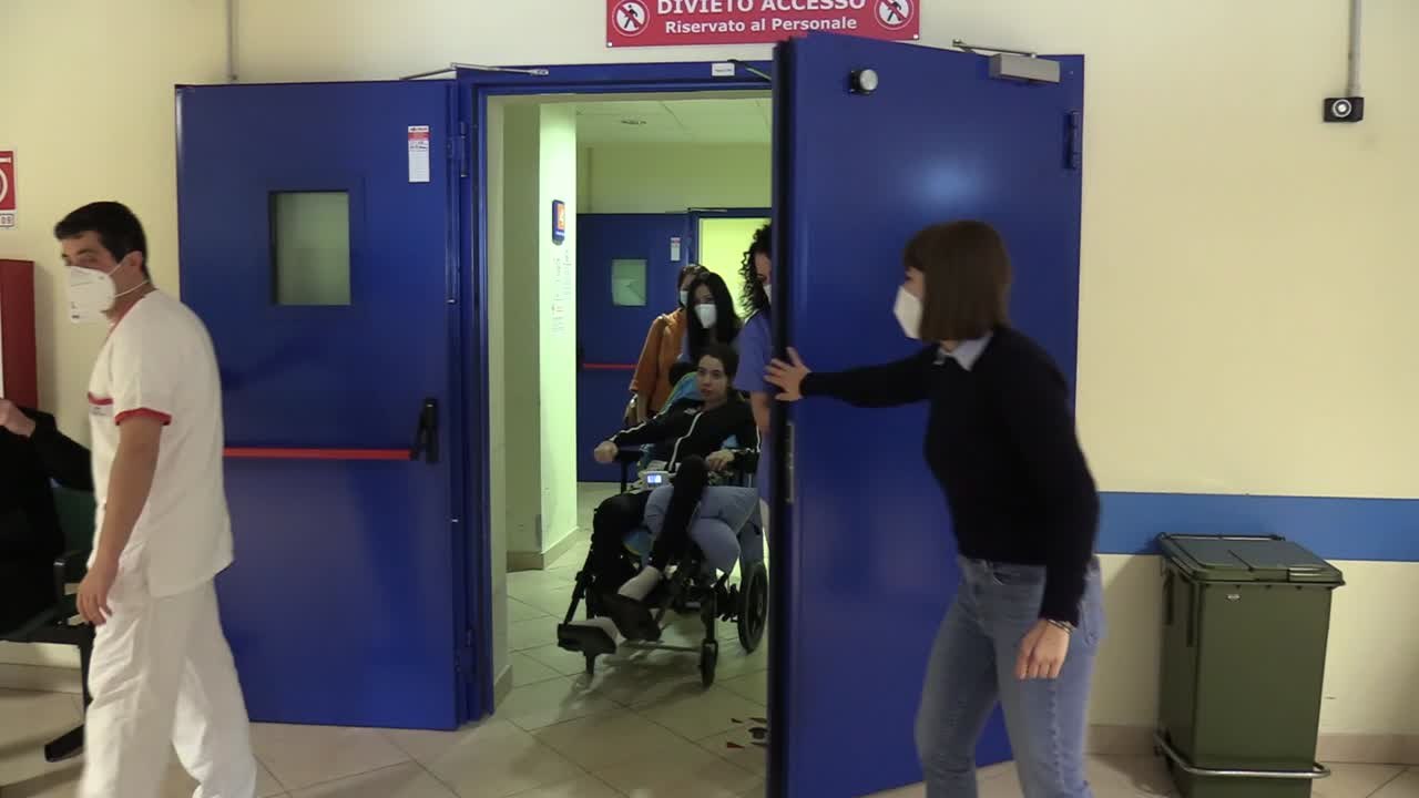 Dall'Ucraina alla riabilitazione a Torino: la storia di Anna, nuova vita grazie alla neurotuta