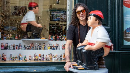 Télécharger la video: Los 'caganers' catalanes triunfan en Madrid