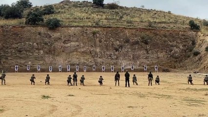 下载视频: Técnicas de tiro de los soldados ucranianos en formación en la Academia de Infantería de Toledo