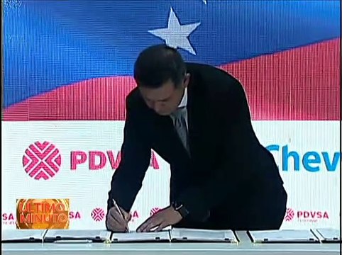 PDVSA y Chevron firman contratos para desarrollar empresas mixtas y continuar con la producción