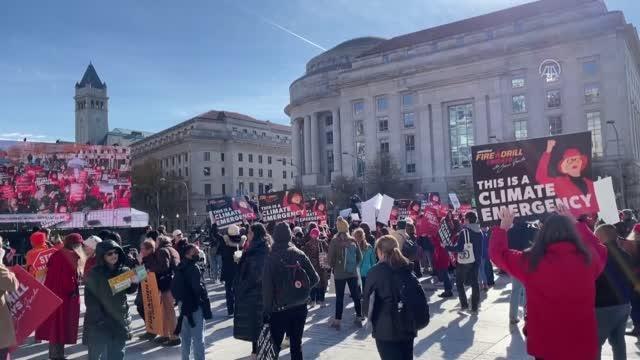 WASHINGTON - ABD Senatörü Jeff Merkley, Greenpeace'in düzenlediği Fire Drill Fridays mitingine katıldı