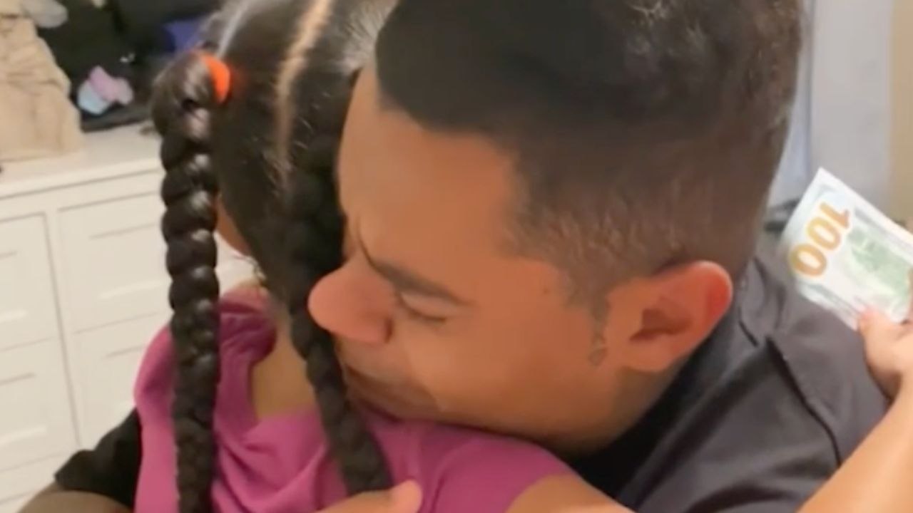 Dad Gives Heartfelt Speech Of Gratitude To Daughter Who Helped Family ...