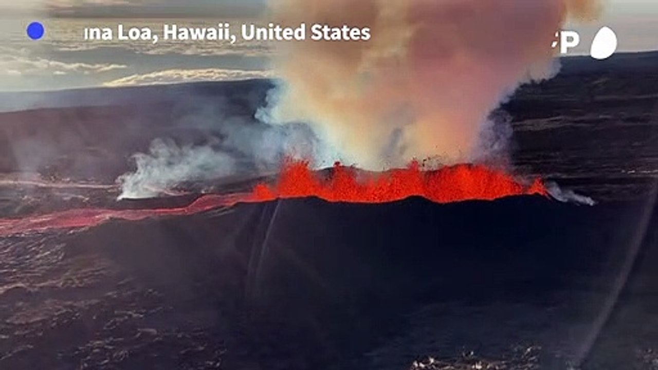 Lava flow from Mauna Loa in Hawaii