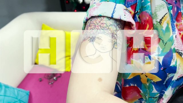 VIDEO| ¡Sin censura! Jennifer Aplícano muestra todos sus tatuajes y su significado