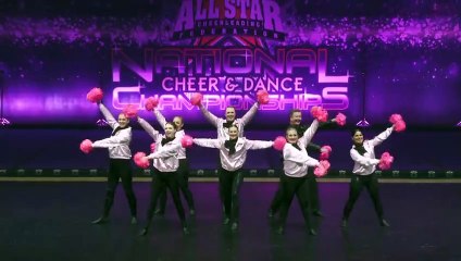 Australia's oldest male cheerleader?  / Illawarra Mercury / December 3