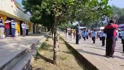 संविधान में लि​खित कर्तव्यों की दिलाई शपथ