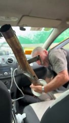 Turkish Taxi Driver Takes Scrap From Nobody