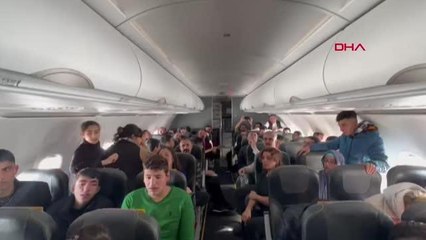 BAKAN ÖZER'İN DAVETİYLE DİYARBAKIR'DAN İSTANBUL'A GİDEN ÖZEL ÖĞRENCİLERDEN UÇAKTA KONSER