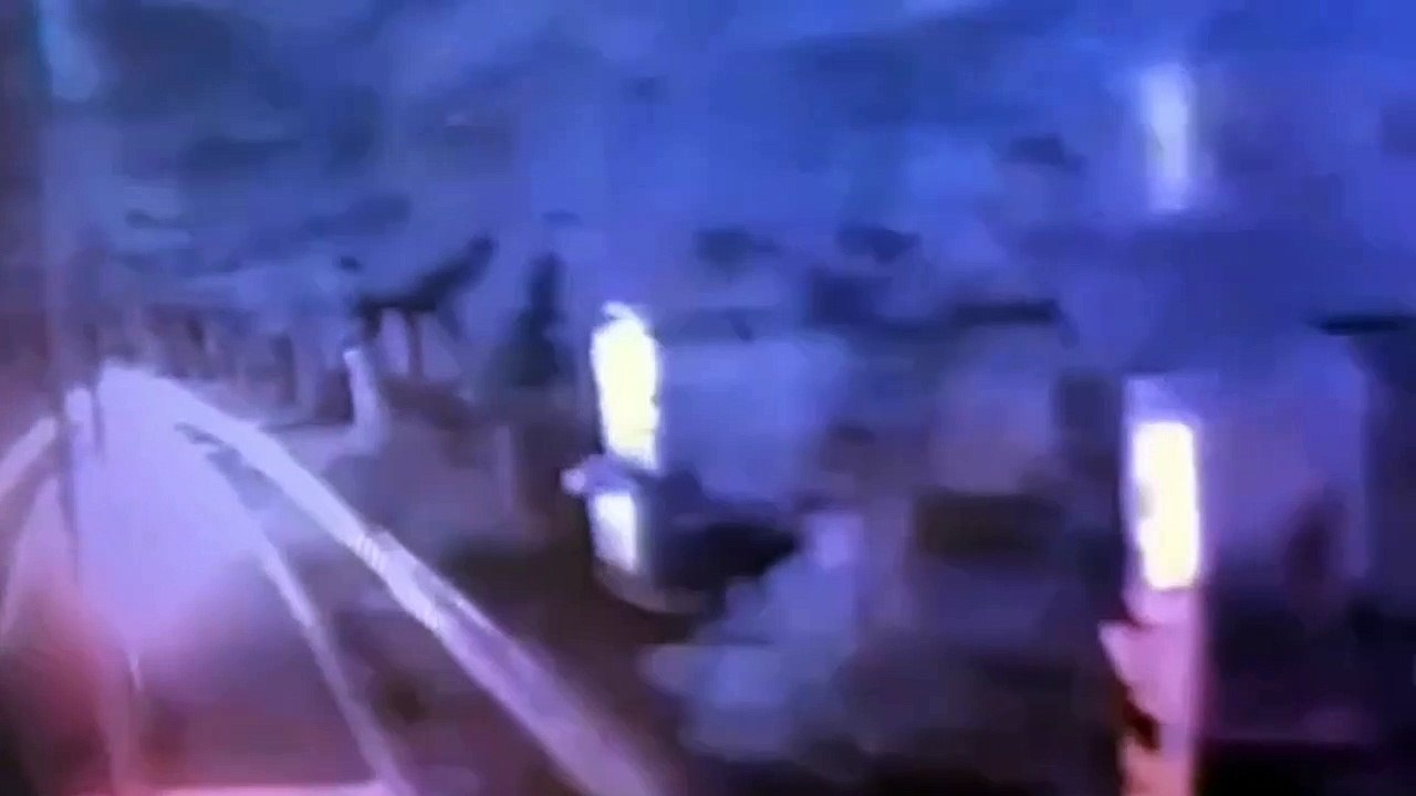 驚悚！ 10歲女過馬路遭遊覽車與小轎車撞倒輾過 肝臟破裂不治