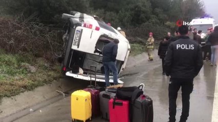 İçinde yabancıların olduğu servis minibüsü devrildi: Çok sayıda yaralı var