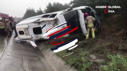 İstanbul Havalimanı'na giden içerisinde yabancı yolcuların olduğu servis minibüsü devrildi