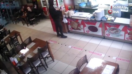 Yardım kumbarasını çaldı, önce kameraya sonra polise yakalandı