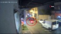 Motosiklet ile kapkaç yapan 2 zanlı, polis ekiplerinin 212 saatlik güvenlik kamerası görüntüsü incelemesi ile tespit edildi