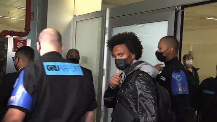 Willian chega ao Brasil para assinar com o Corinthians: “Estou muito feliz”