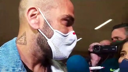 Confira entrevista de Daniel Alves na volta ao Brasil após título olímpico.mp4