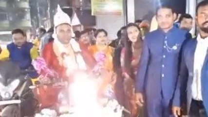 উঃ২৪পরগনাঃ নতুন বরের কাণ্ড, এভাবে বিয়ে করতে আসতেই অবাক সকলে