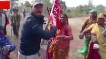 बुरहानपुर : वनकर्मियों पर अतिक्रमणकारियों ने किया हमला,वारदात का वीडियो आया सामने