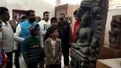 Divyang learned the history of Viratnagar, saw ancient idols, asked questions