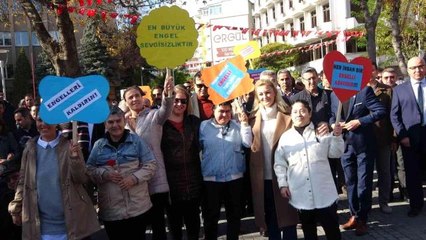 Uşak'ta engelliler için farkındalık yürüyüşü