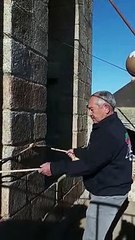 Toque de campanas en Palacios de la Valduerna (León)