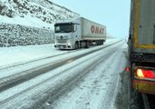 Ardahan'da kar yağışı ve tipi ulaşımı aksatıyor