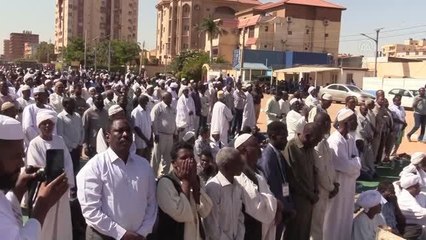 Sudan'da yüzlerce kişi, ordu ile siviller arasında imzalanacak anlaşmayı protesto etti