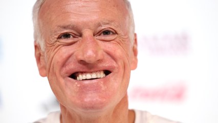 Voici - Didier Deschamps "dans un grand moment de solitude" : fou rire lors de la conférence de presse des Bleus