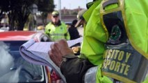 En video: patrulleras de tránsito aceptaron presunto soborno de conductor para evitar una infracción