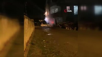 Arnavutköy'de 3 katlı bir binada yangın çıktı