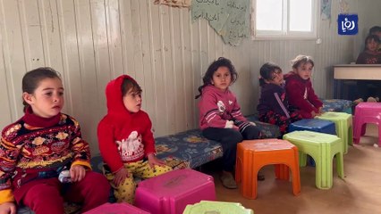 "كرفان" يضيء بنور العلم ظلمة اللجوء