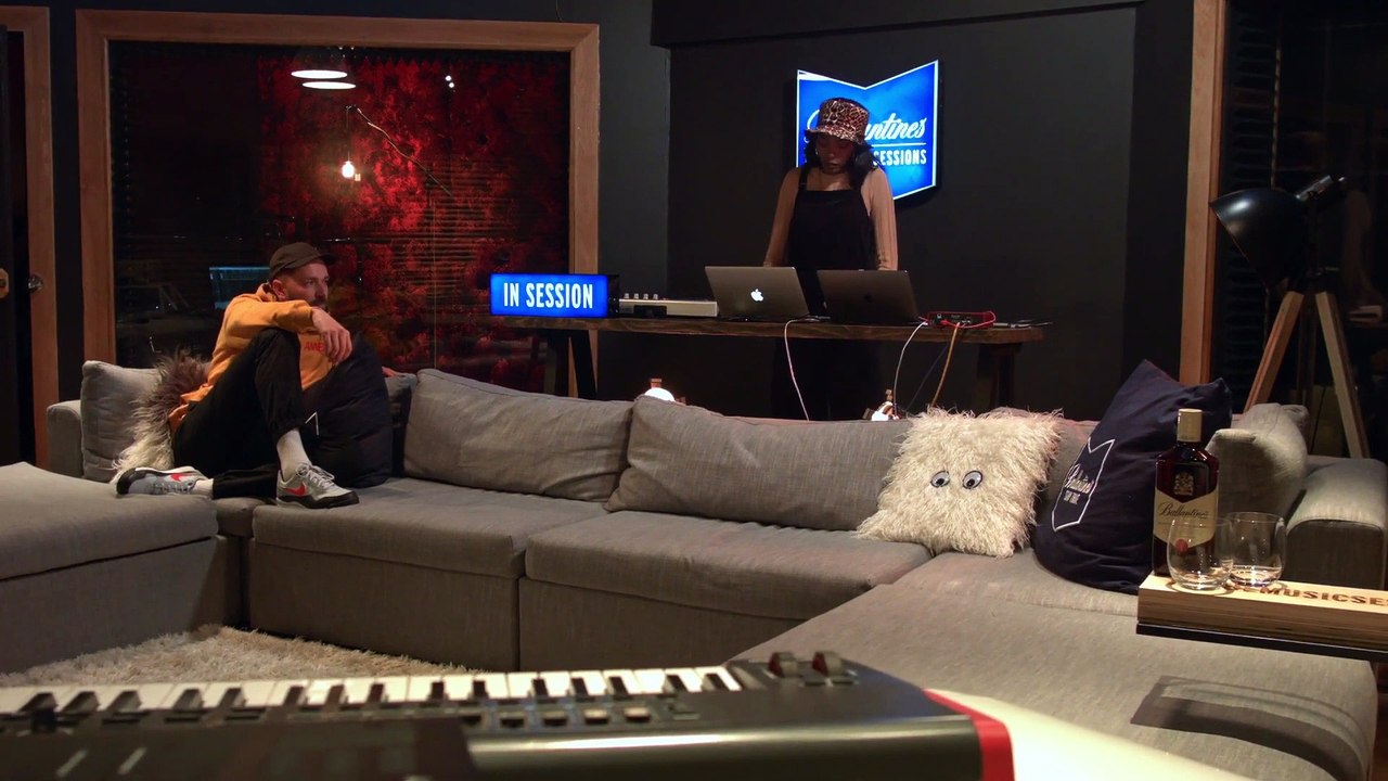 True music sessions: Episode 6 - Gina Jeanz Performance