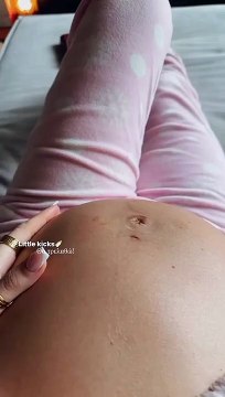 Ιωάννα Τούνη: Ο γιος της κλωτσάει και εκείνη τρελαίνεται: «Μικρούλη μου, πες γεια στη μαμά»