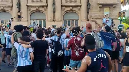 Festejos en el Teatro Municipal tras el pase a cuartos de final
