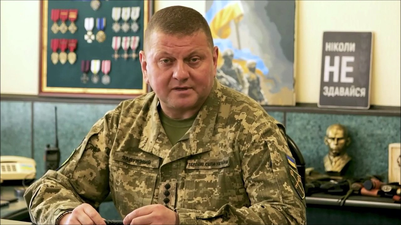 Valeri Zaloujny, commandant en chef des forces armées d’Ukraine, et Stepan Bandera