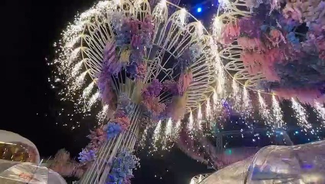 Toàn cảnh siêu đám cưới KG: Màn thắp sáng cây năng lượng đỉnh chóp, khách đội mưa dự tiệc